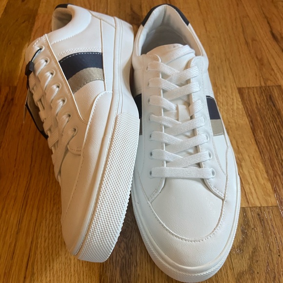 White, Navy blue, and gray Pull&Bear sneakers. - Picture 2 of 3